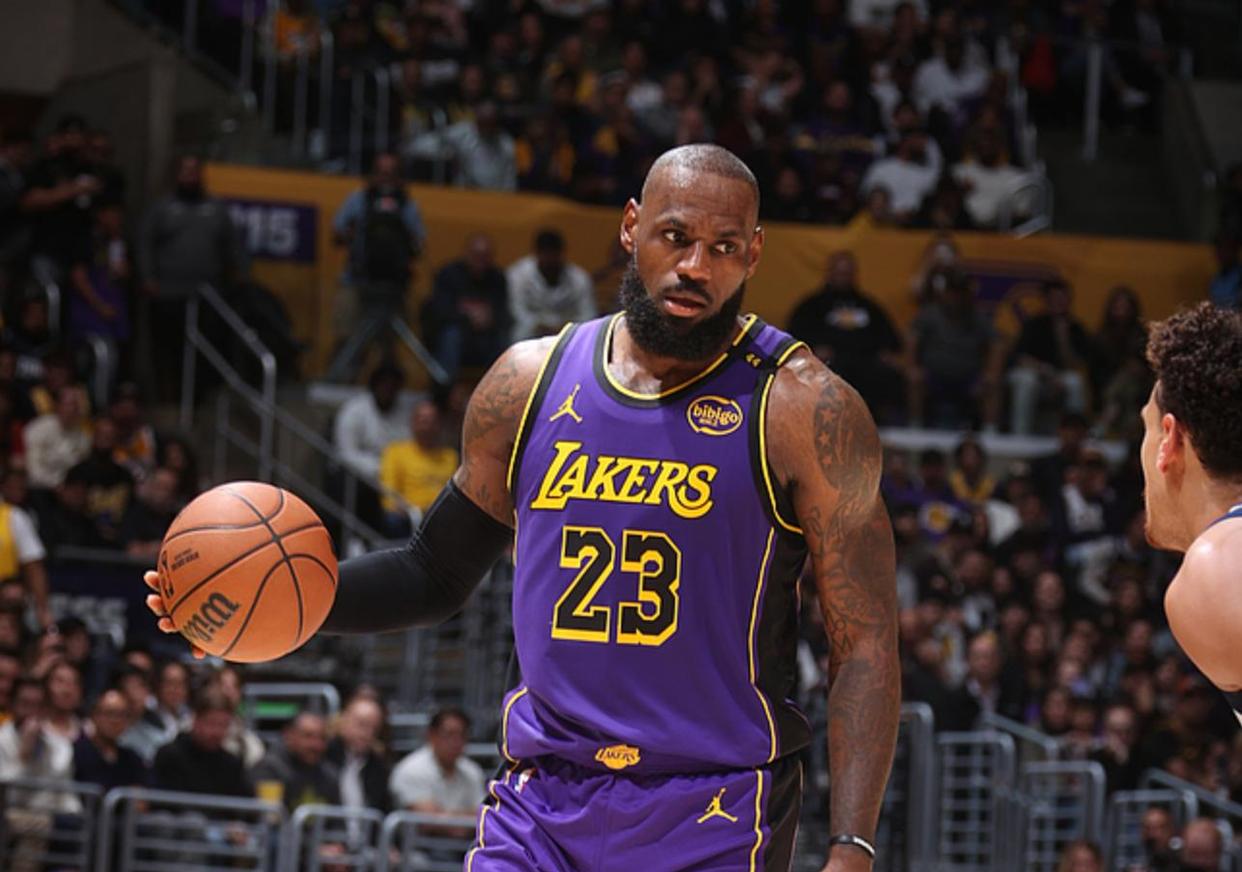 包含詹姆斯在独行侠比赛中反败为胜，锐不可当引发热议！的词条华体会官方网站